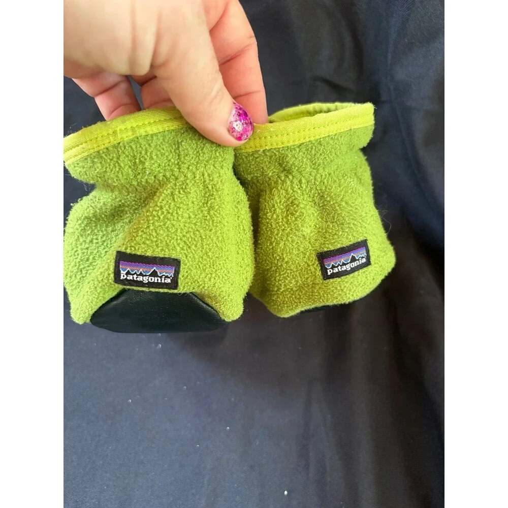 Patagonia Baby size 18m to 3t lime green Synchilla Fleece Booties slippers